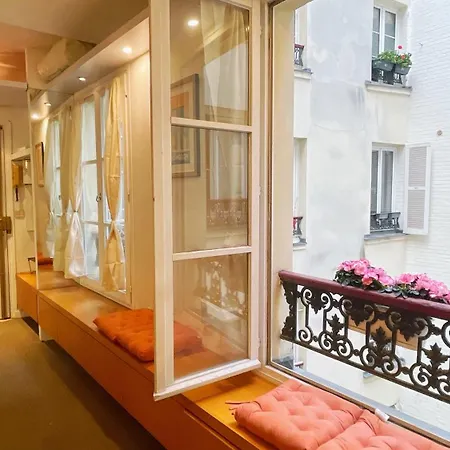 The Champs-elysees * パリ